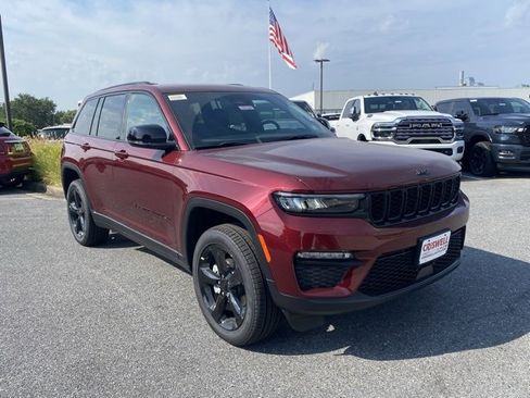 New 2025 Jeep Grand Cherokee Limited w/ Black Appearance Package image 2
