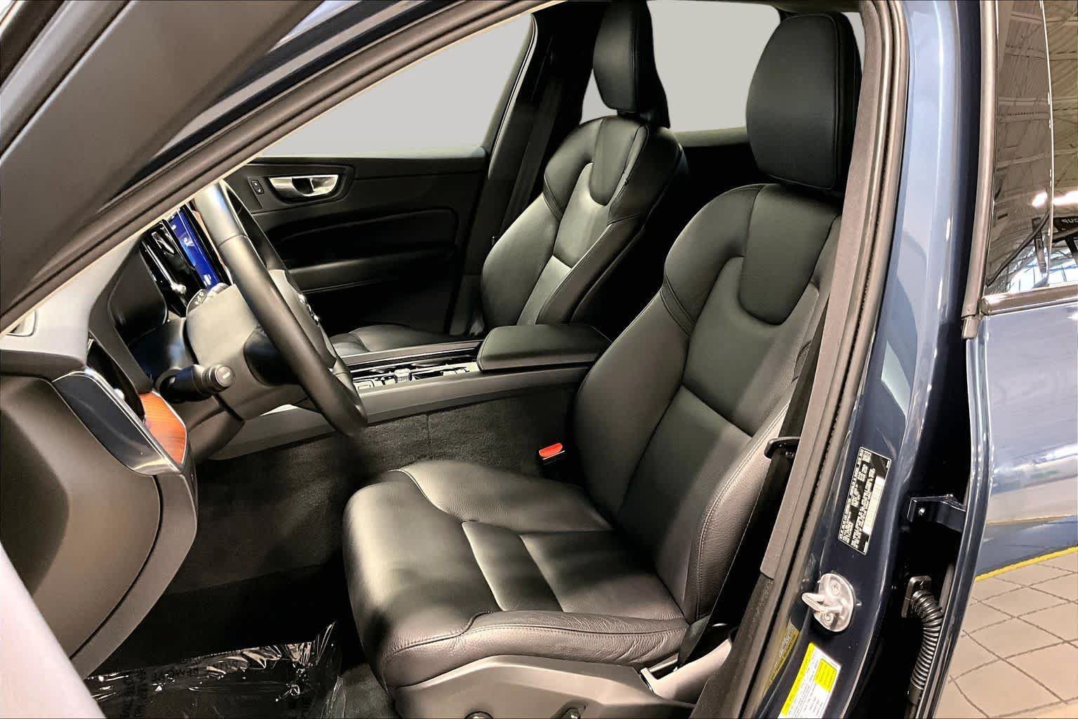 Used 2024 Volvo XC60 B5 Plus w/ Protection Package Premier AWD/4WD image 9