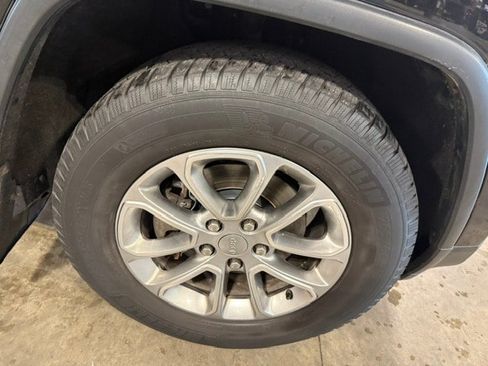 Used 2014 Jeep Grand Cherokee Limited w/ Trailer Tow Group IV AWD/4WD image 4