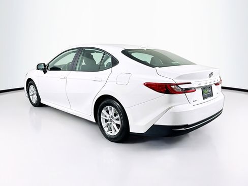 Used 2025 Toyota Camry LE image 5