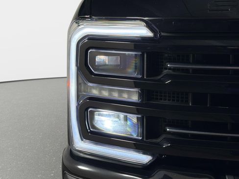 Used 2025 Ford F250 Platinum AWD/4WD image 9