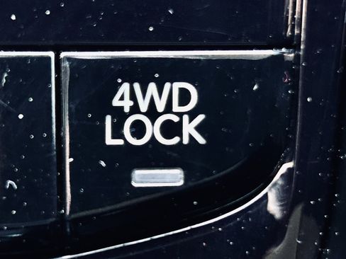 Used 2022 Jeep Compass Limited image 34