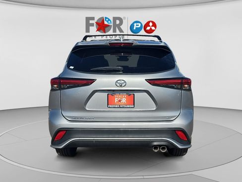 Used 2021 Toyota Highlander XSE FWD image 4