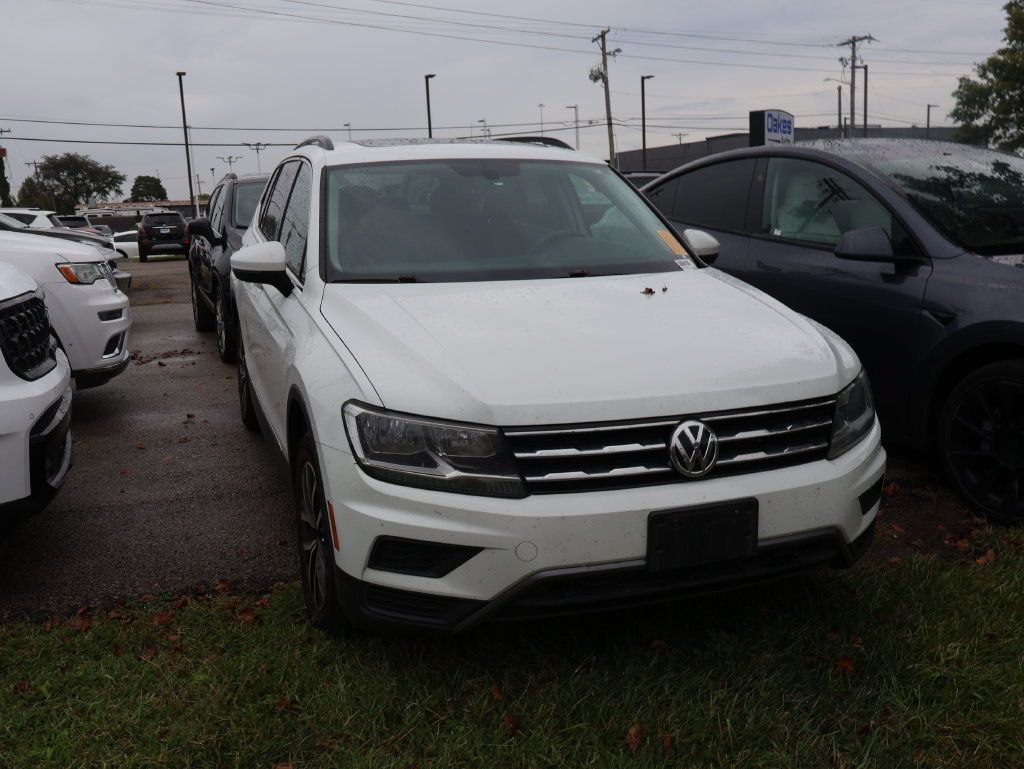 Used 2021 Volkswagen Tiguan SE w/ Panoramic Sunroof Package AWD/4WD image 3