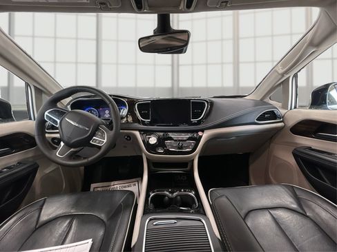 Used 2023 Chrysler Pacifica Limited FWD image 24