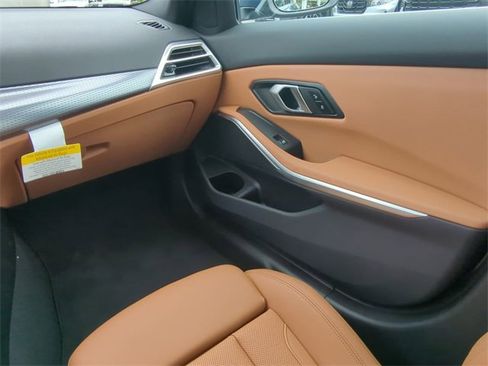 Used 2025 BMW 330i Sedan image 18