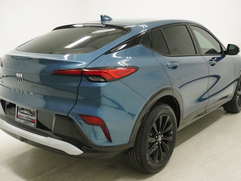 Used 2025 Buick Envista Sport Touring w/ Convenience I Package FWD image 4
