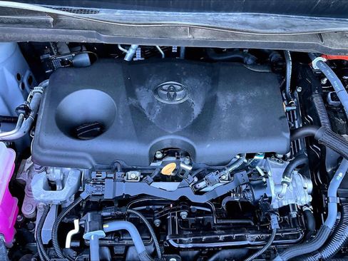 Used 2025 Toyota Sienna XSE AWD/4WD image 32