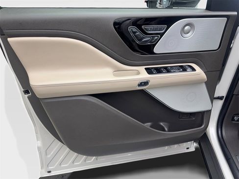 Used 2022 Lincoln Aviator Reserve w/ Equipment Group 201A image 30