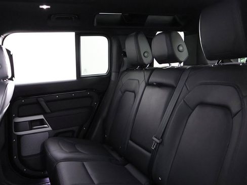 Used 2024 Land Rover Defender 110 SE image 33