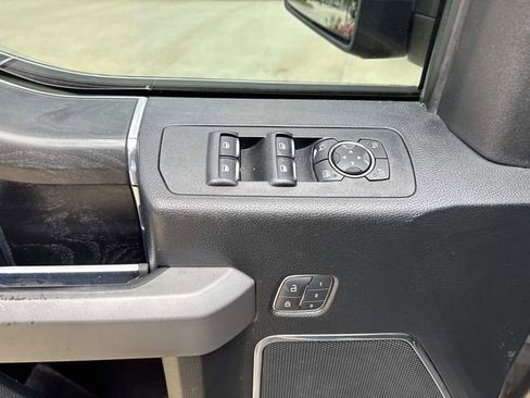 Certified 2018 Ford F150 Platinum w/ Equipment Group 701A Luxury image 22