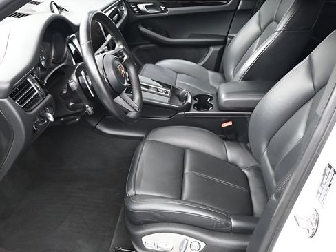 Used 2023 Porsche Macan AWD/4WD image 6