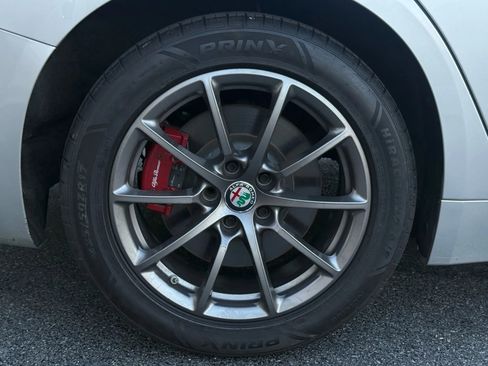 Used 2019 Alfa Romeo Giulia AWD image 37