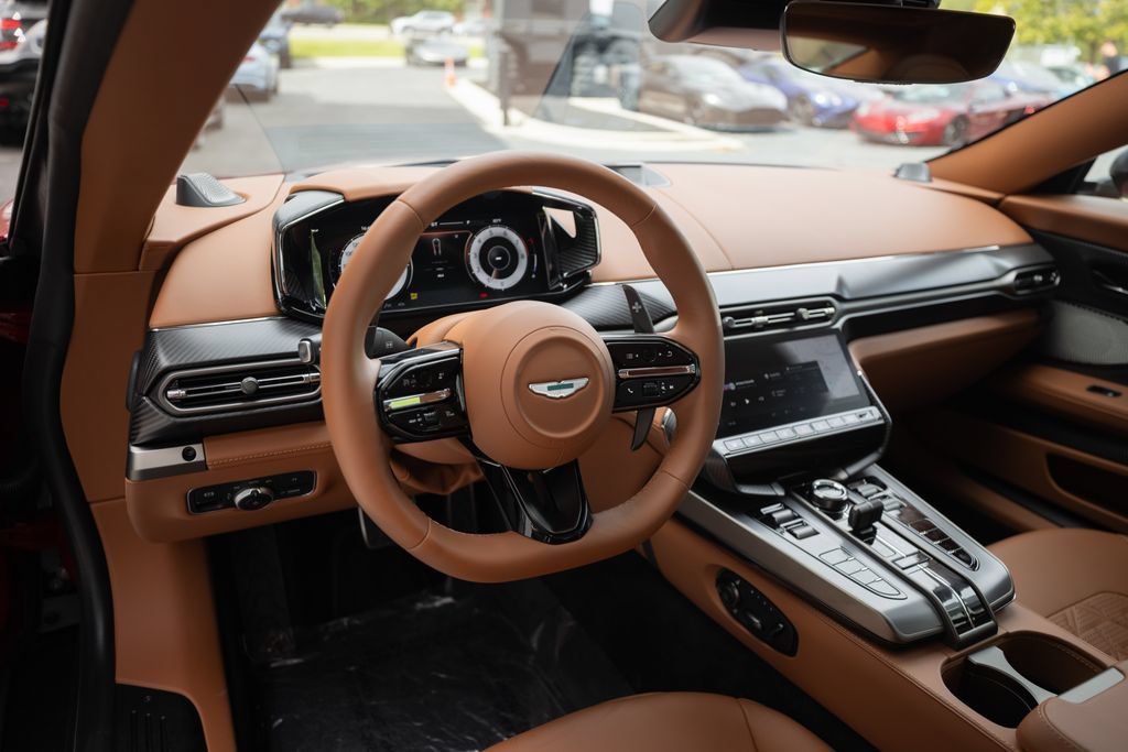 Used 2025 Aston Martin Vanquish RWD image 28