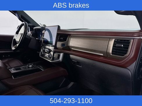 Used 2024 Ford Expedition Limited image 32