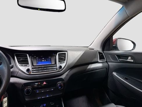 Used 2018 Hyundai Tucson SE image 18