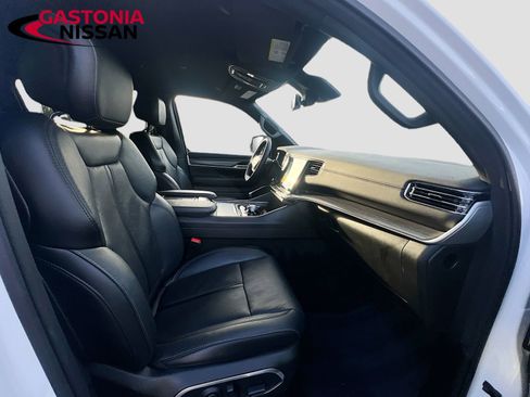 Used 2024 Jeep Wagoneer Series II w/ Flexible Seating Group image 39