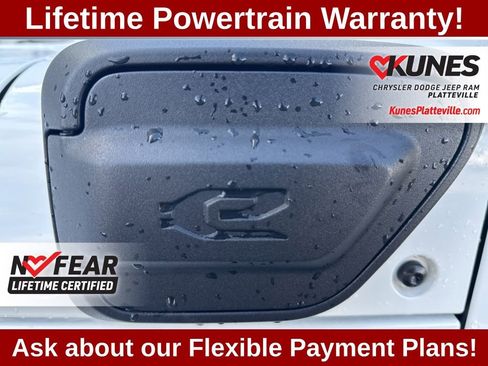 Used 2022 Jeep Wrangler Unlimited Sahara w/ Cold Weather Group AWD/4WD image 11