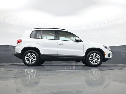 Used 2016 Volkswagen Tiguan S image 24