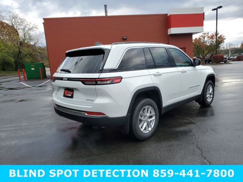 New 2025 Jeep Grand Cherokee Laredo w/ Luxury Tech Group I AWD/4WD image 4