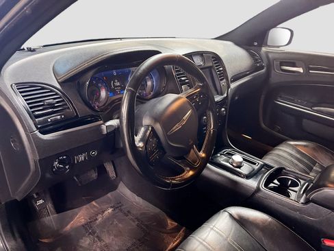 Used 2019 Chrysler 300 S AWD/4WD image 9
