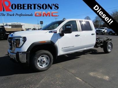 Used 2025 GMC Sierra 2500 Pro w/ Convenience Package