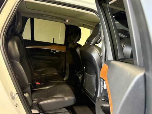 Used 2022 Volvo XC90 T5 Momentum w/ Advanced Package AWD/4WD image 18