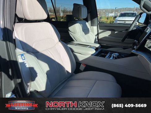 New 2026 Jeep Grand Wagoneer Summit w/ Rear Seat Video Group I AWD/4WD image 31