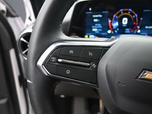 Used 2025 Chevrolet Equinox LT FWD image 19