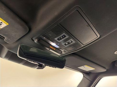 Used 2022 Land Rover Defender 110 X-Dynamic SE image 18