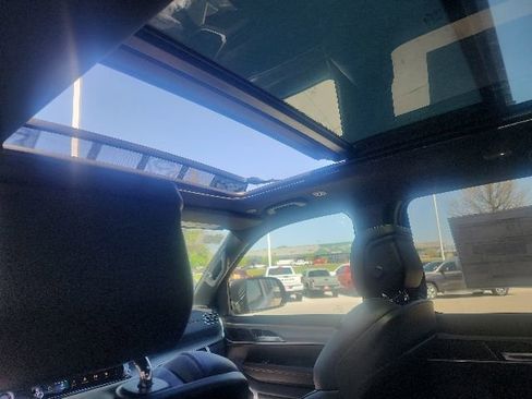 New 2026 Jeep Grand Wagoneer 4WD image 25