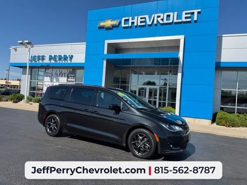 Used 2018 Chrysler Pacifica Touring-L w/ Premium Audio Group FWD image 1