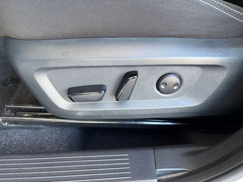 Used 2025 Nissan Rogue SV FWD image 22