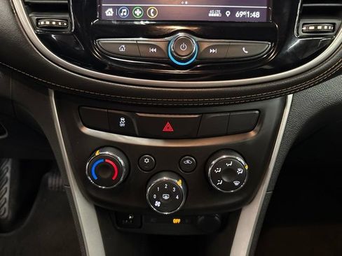 Used 2020 Chevrolet Trax LS FWD image 16