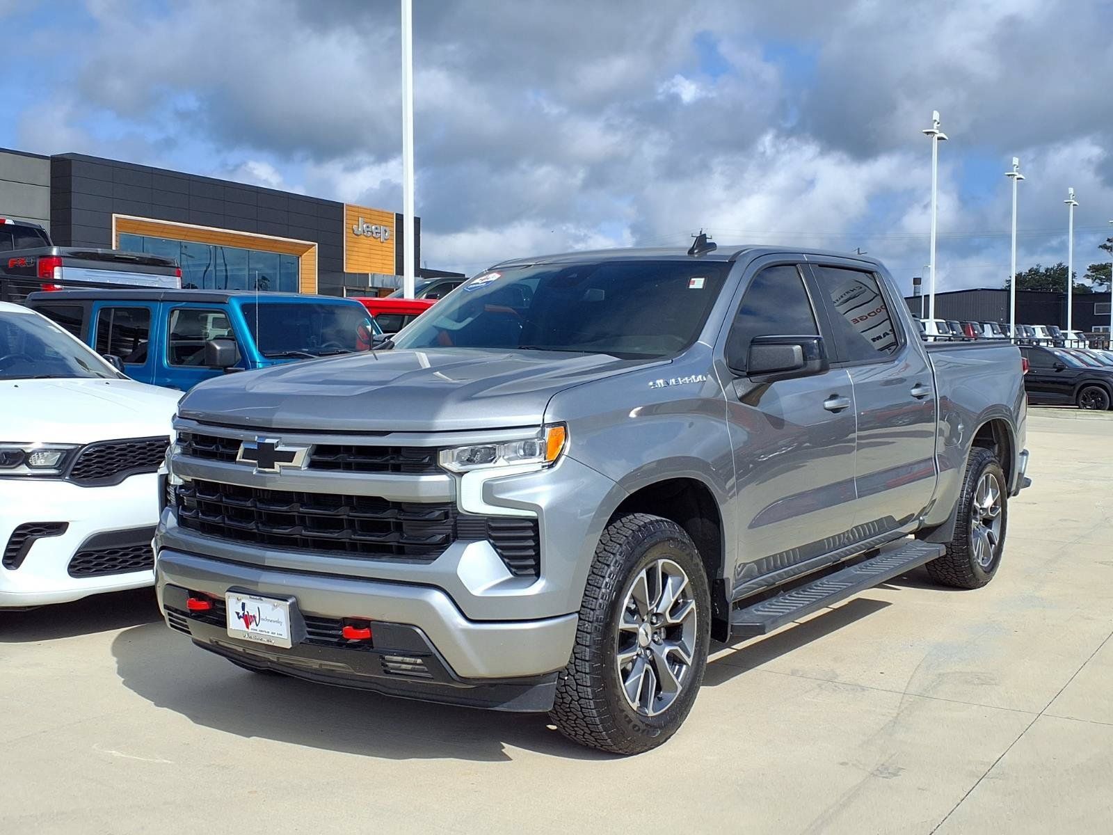 Used 2025 Chevrolet Silverado 1500 RST w/ Convenience Package II AWD/4WD image 3