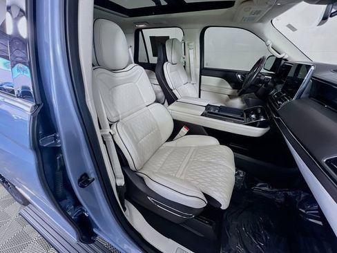 Used 2020 Lincoln Navigator Black Label w/ Cargo Convenience Package image 29