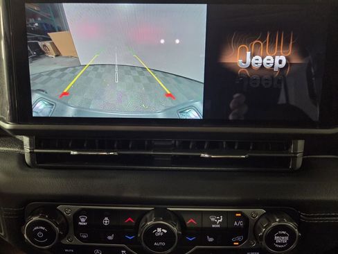 Certified 2025 Jeep Gladiator Sport image 14