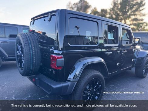 Used 2025 Jeep Wrangler Unlimited Sahara w/ Safety Group AWD/4WD image 6