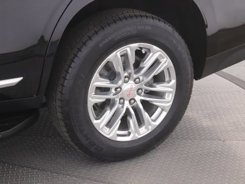 Used 2023 GMC Yukon SLT w/ SLT Premium Package AWD/4WD image 14