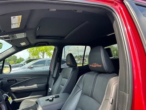 Used 2025 Honda Ridgeline TrailSport image 12