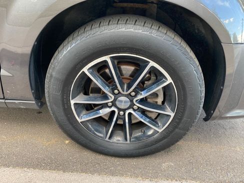 Used 2018 Dodge Grand Caravan SE FWD image 20