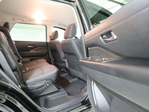 Used 2022 Nissan Pathfinder S AWD/4WD image 11