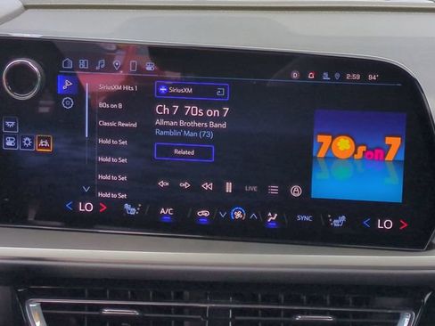 Used 2025 Chevrolet Traverse LT FWD image 21