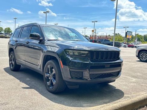 Used 2025 Jeep Grand Cherokee L Altitude AWD/4WD image 2