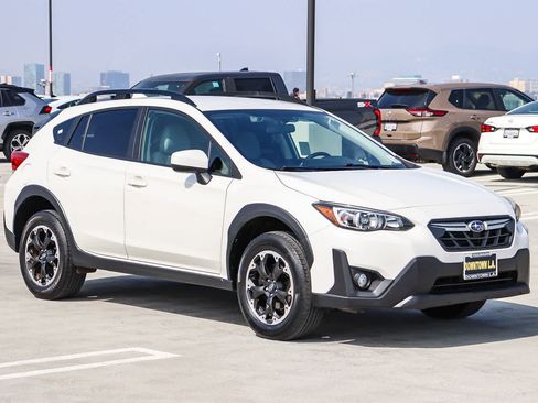 Used 2021 Subaru Crosstrek 2.0i Premium image 3