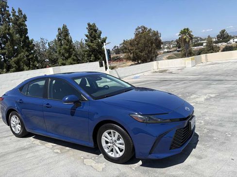 Used 2025 Toyota Camry LE FWD image 32