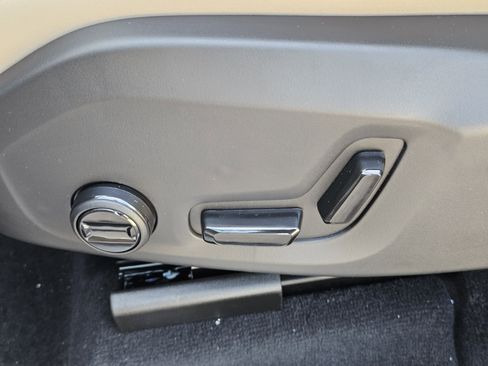 New 2026 Volvo XC60 B5 Core w/ Protection Package image 22