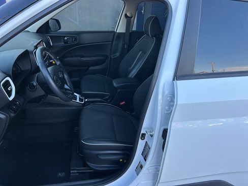Certified 2024 Hyundai Venue Limited FWD image 13