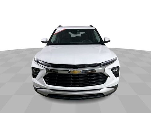 Used 2025 Chevrolet TrailBlazer LT AWD/4WD image 3