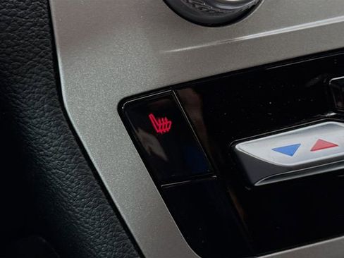 Used 2023 Ford Explorer XLT image 19